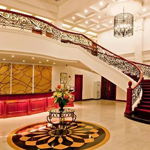 Lewis Grand Angeles