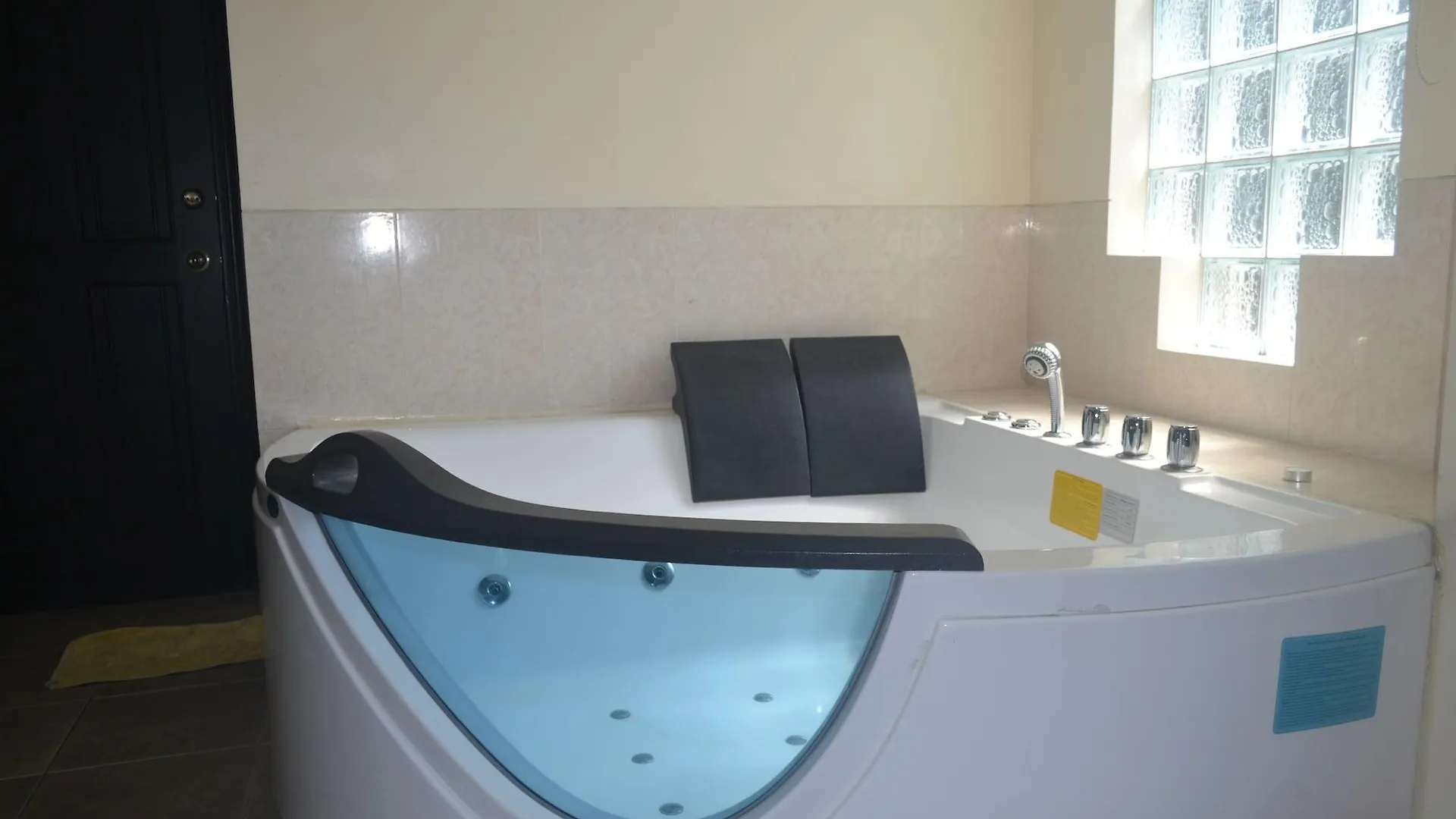 Boomerang Hotel Angeles Philippines